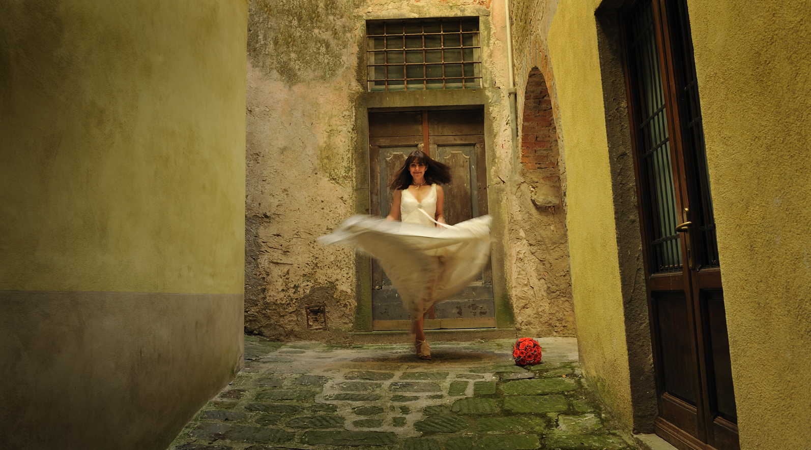 Wedding in Tuscany | A different pose...