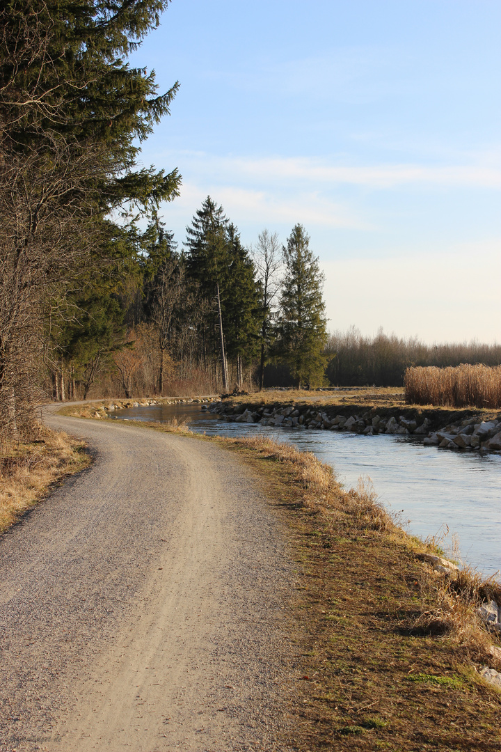 Weg am Wasser