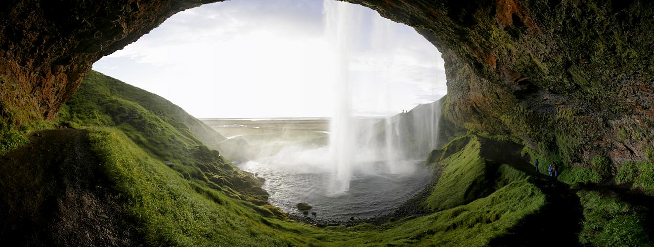 Weg hinter den Wasserfall