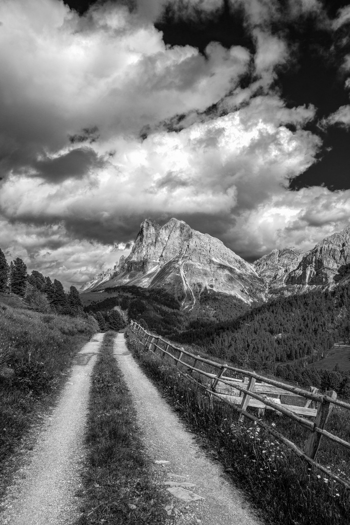 Weg in den Dolomiten