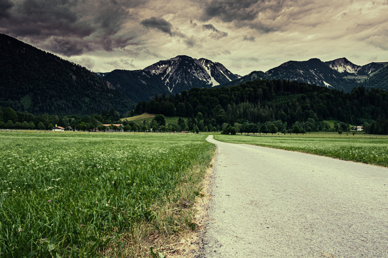 Weg in die Berge