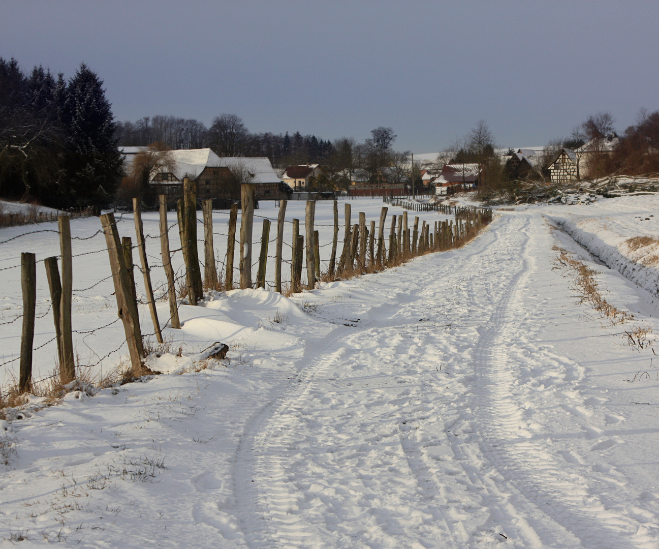 Weg ins Dorf