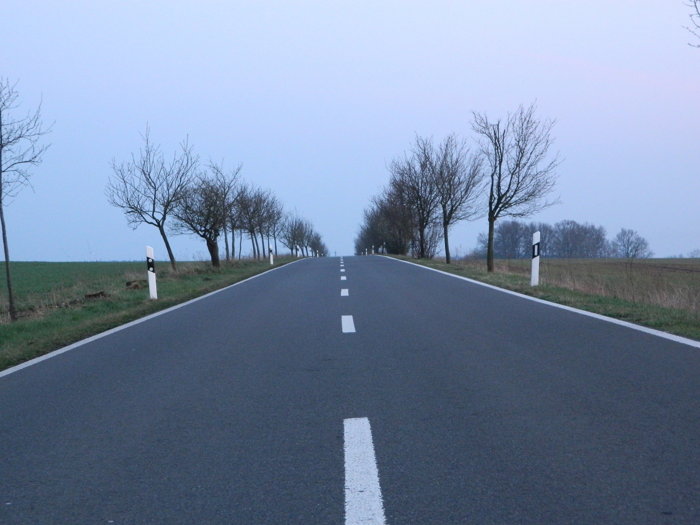 Weg Ins Nirgendwo Foto Bild Strasse Linien Humor Bilder Auf Fotocommunity
