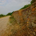 Weg  mit schöner Mauer