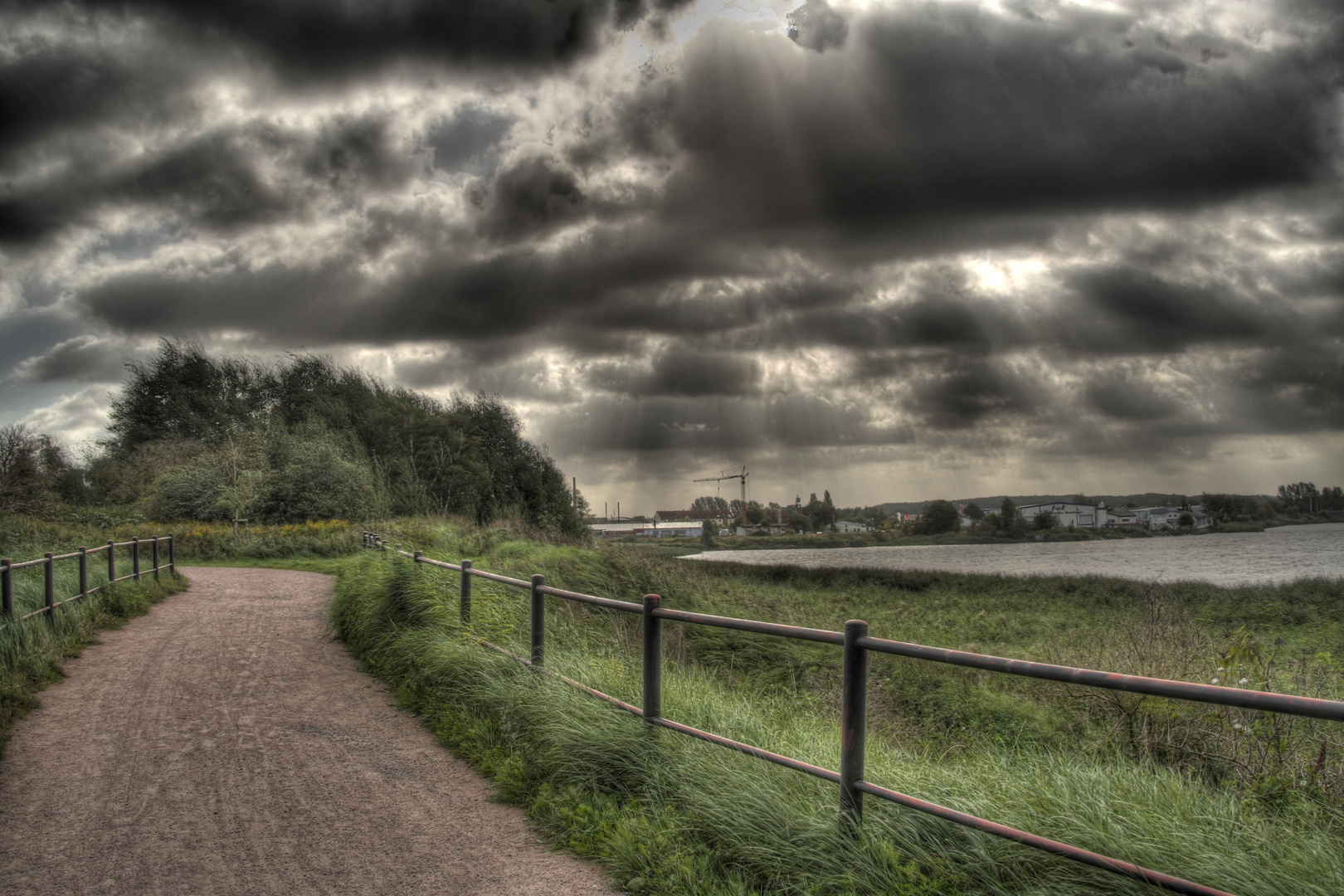 Weg & Wolken HDR