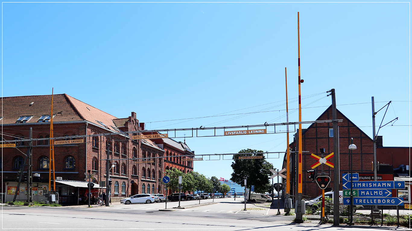 Weg zum Bahnhof und Hafen