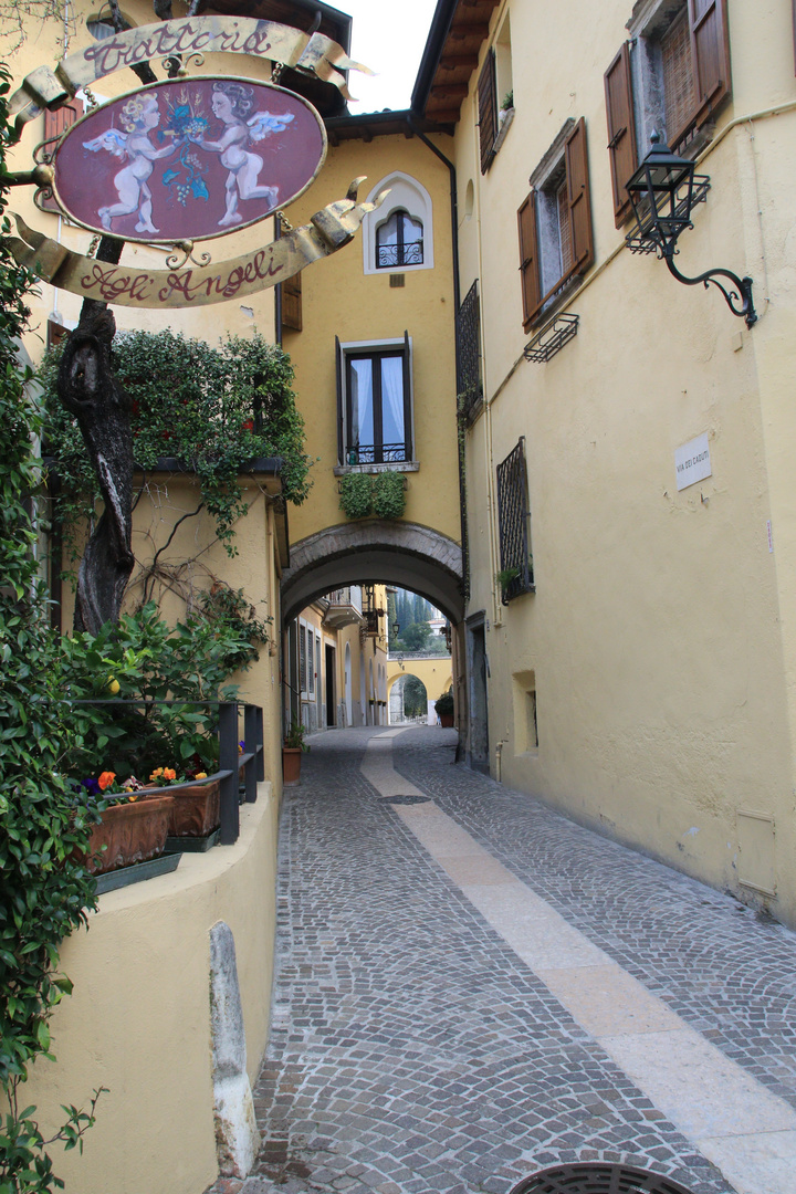 Weg zur Chiesa di San Nicola da Bari