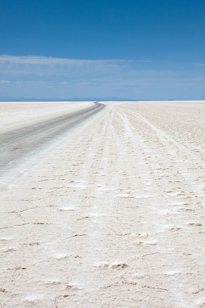 Wege auf dem Salzsee von Uyuni