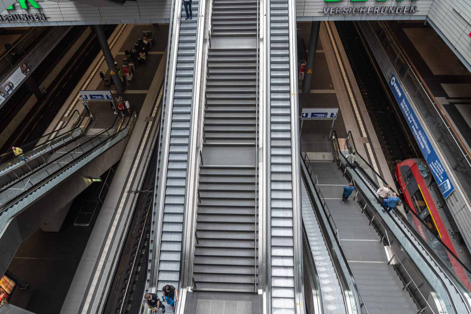 Wege im Bahnhof