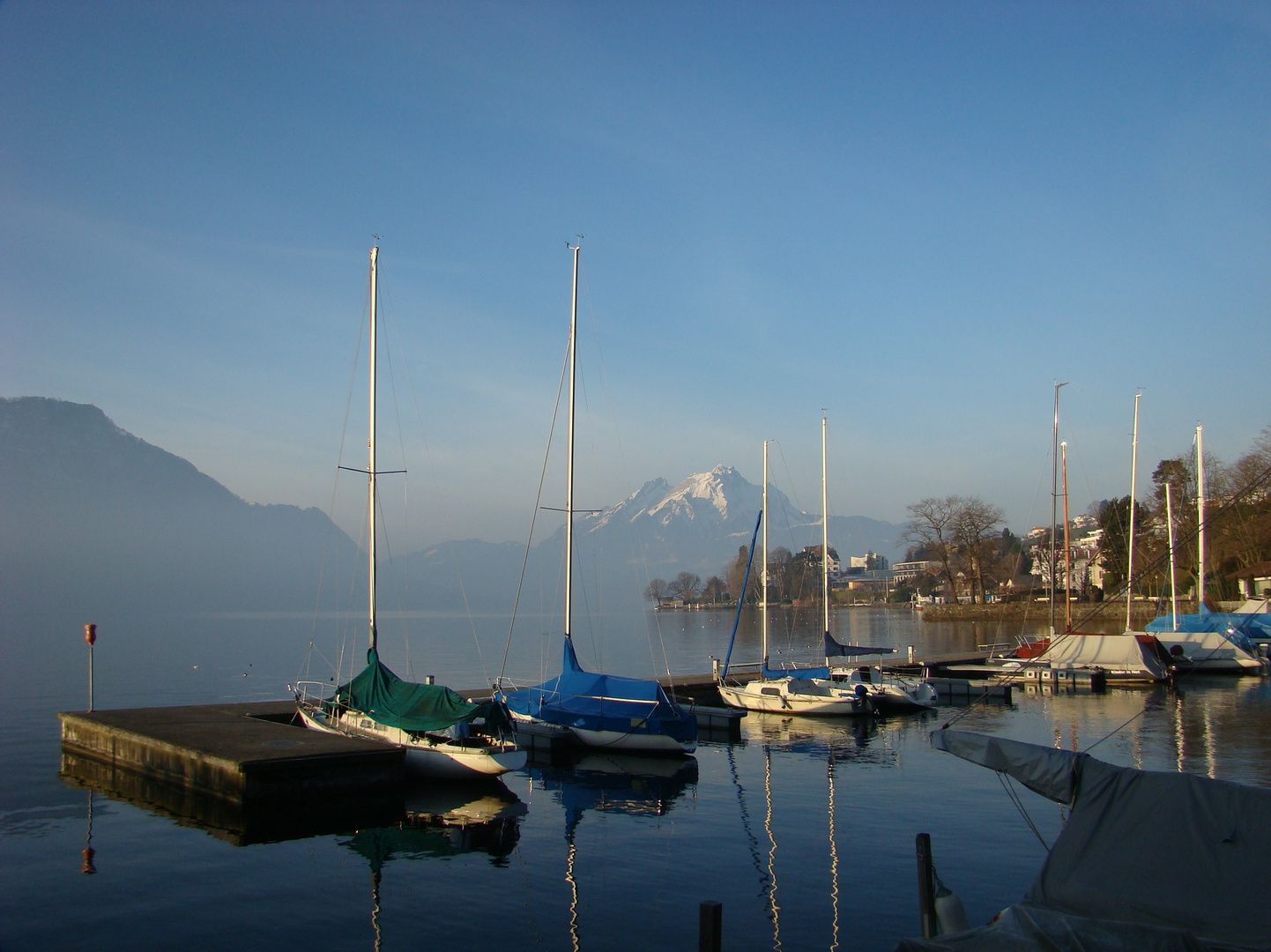 Weggis am See mit Blick zum Pilatus