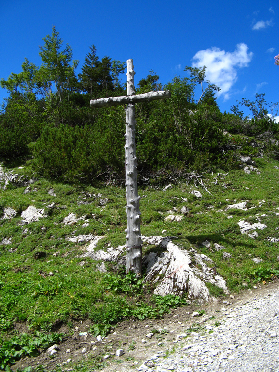 Wegkreuz ...