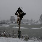 Wegkreuz am Weiher