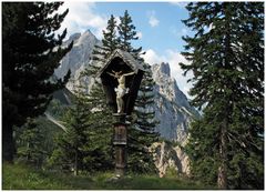 Wegkreuz an der Hochlandhütte