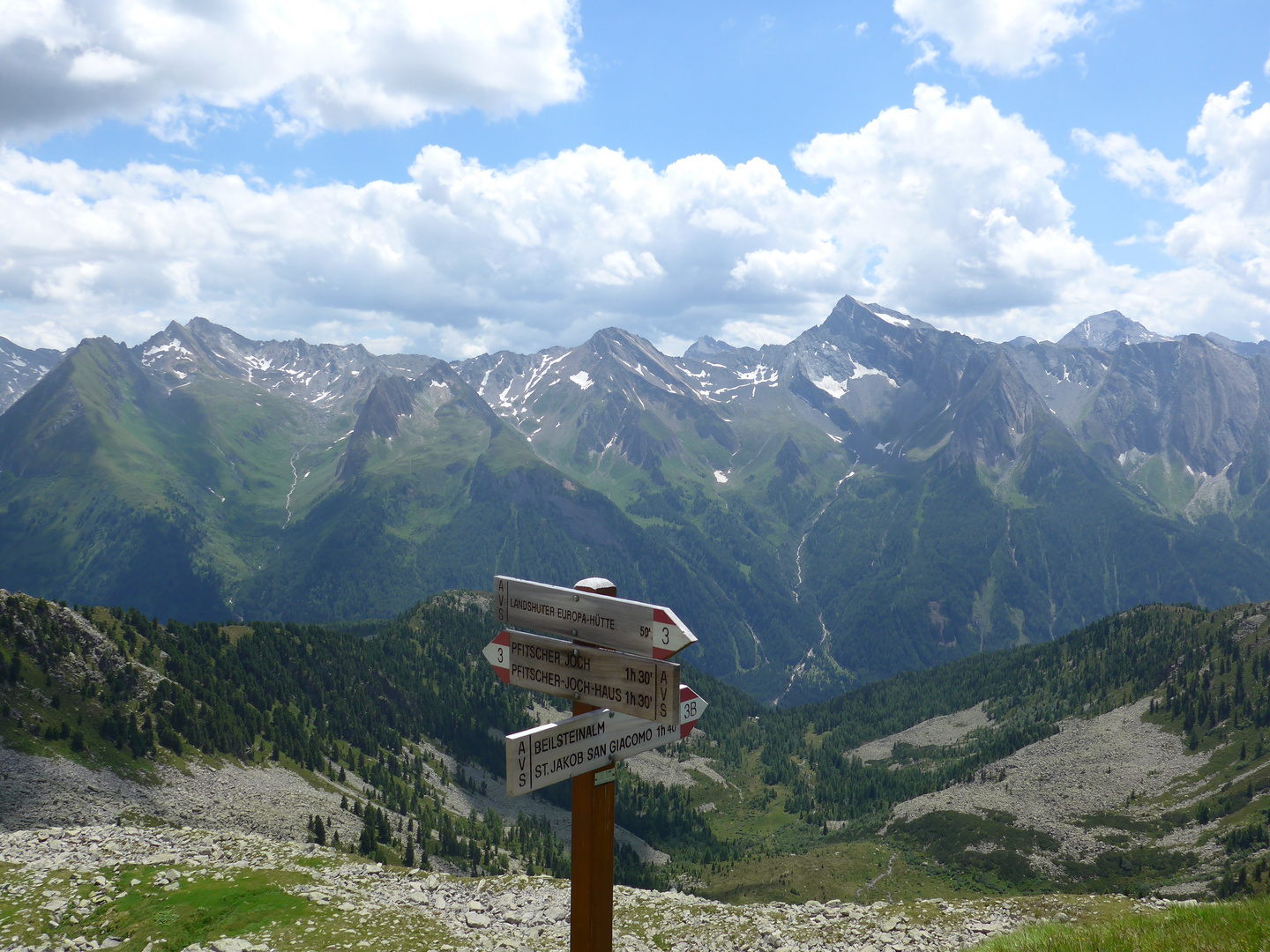 Wegweiser am Höhenweg zwischen Pfitscherjochhaus und Landshuter-Europa-Hütte