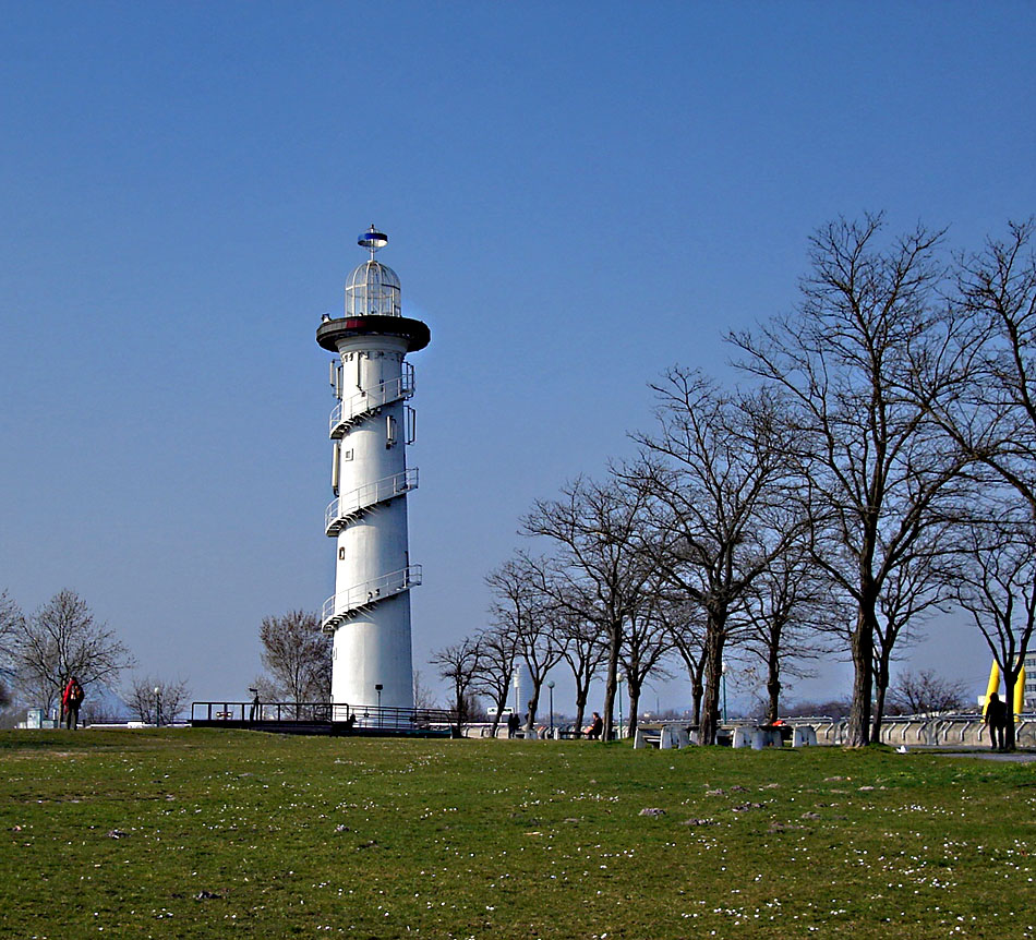 Wegweiser an der Donau