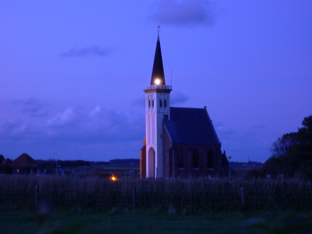 Wegweiser bei Nacht