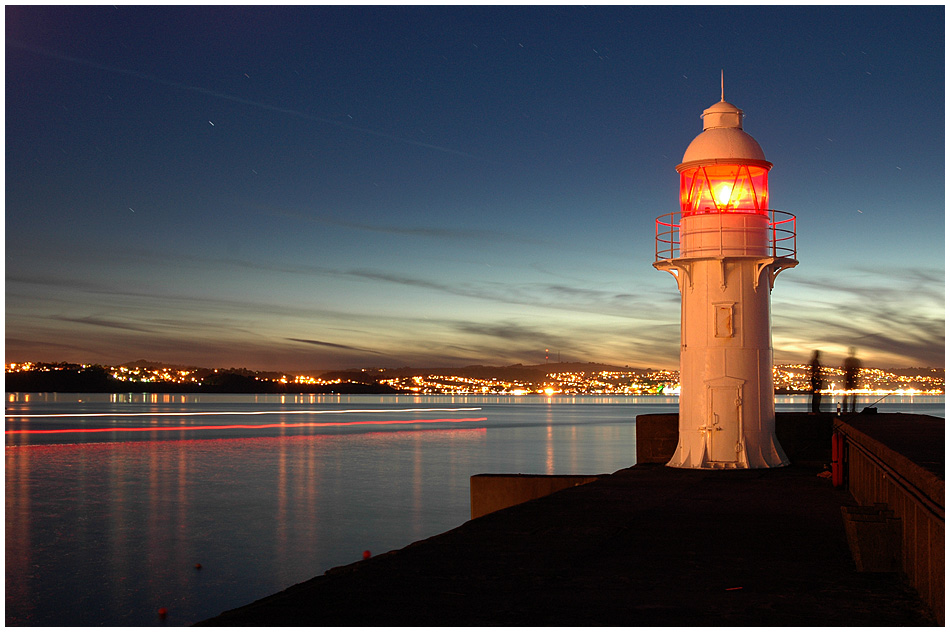 Wegweiser in der Nacht