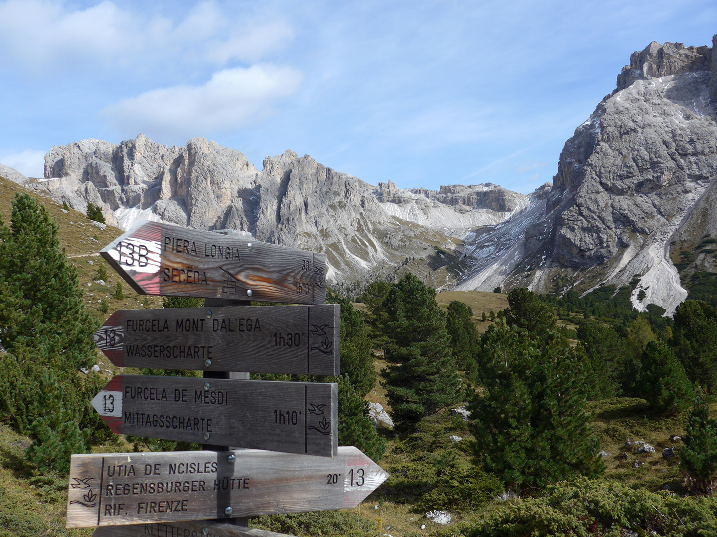 Wegweiser in der Nähe der Regensburger Hütte (Südtirol)