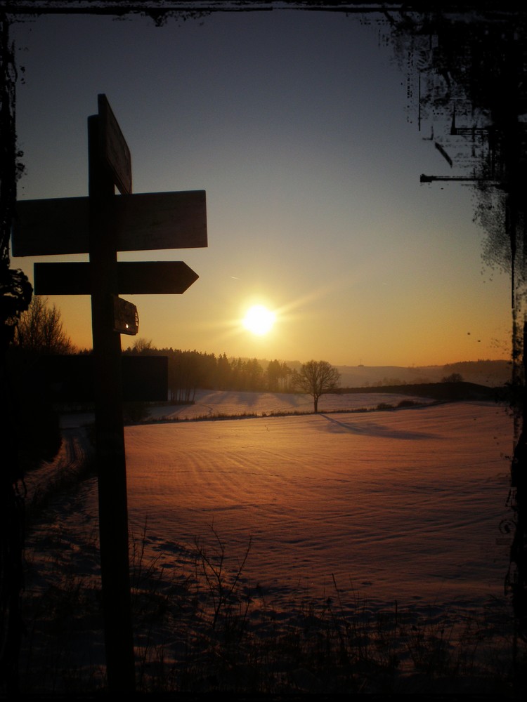 Wegweiser zum Sonnenuntergang