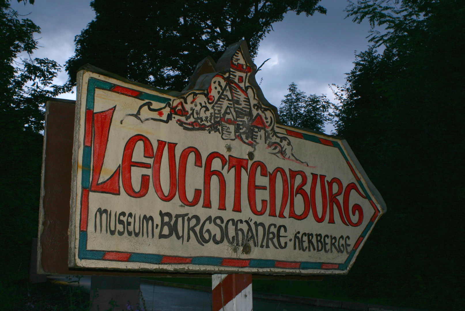 Wegweiser zur Leuchtenburg