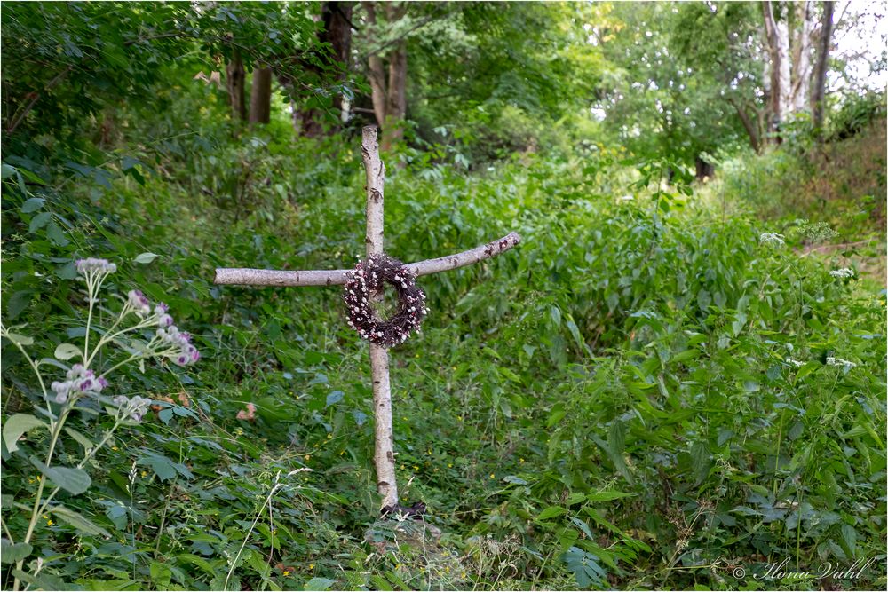 Wegzeichen zum alten Friedhof