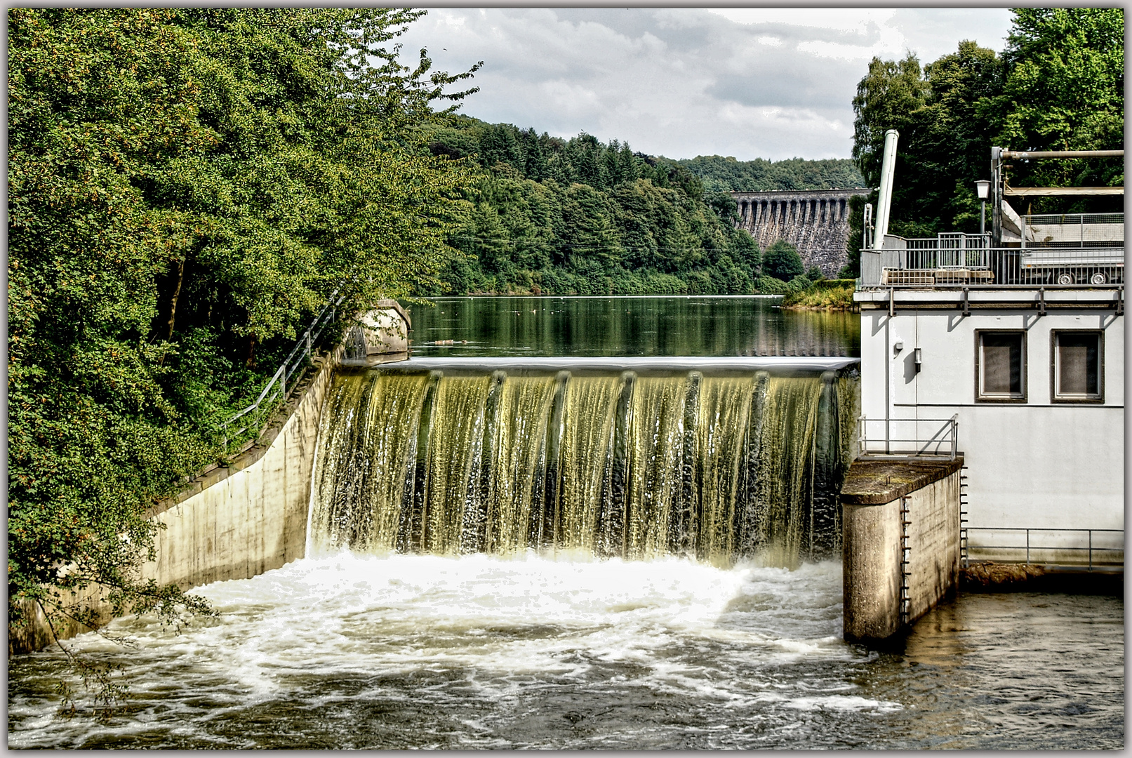 Wehr des Ausgleichsweihers am Möhnesees