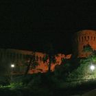 Wehrburg von Aquaviva Piceno bei Nacht