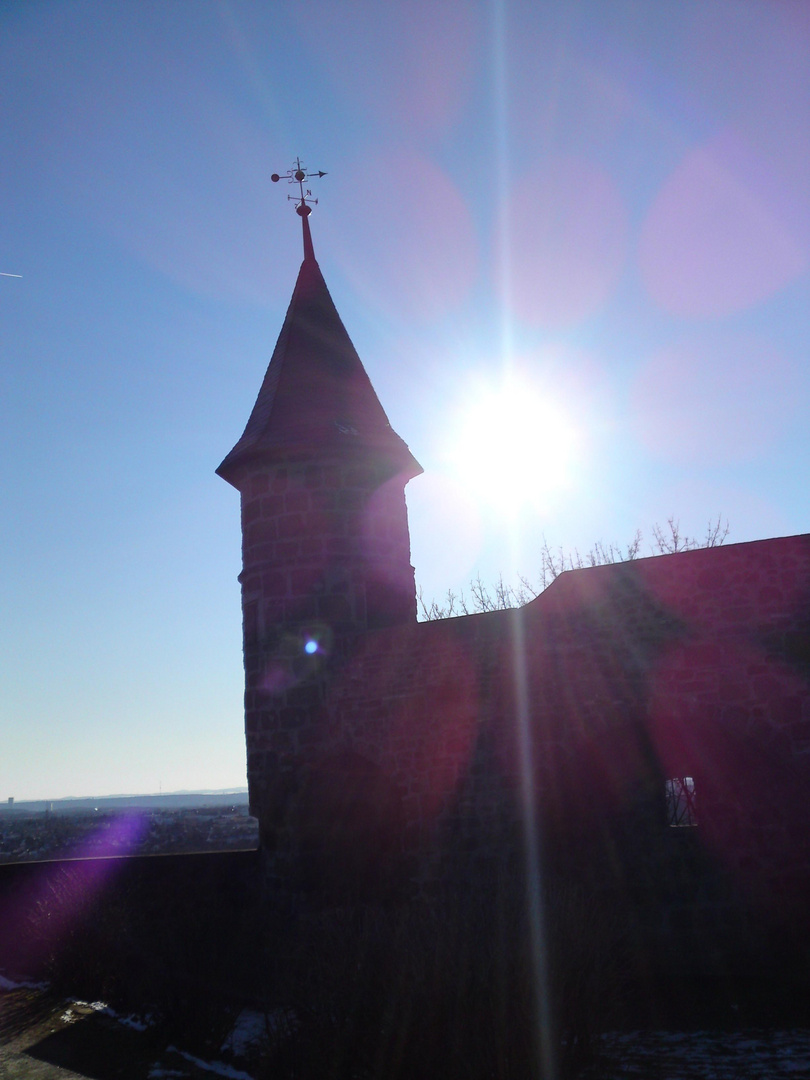 Wehrturm der Abtei St. Michaelsberg , Siegburg im Gegenlicht