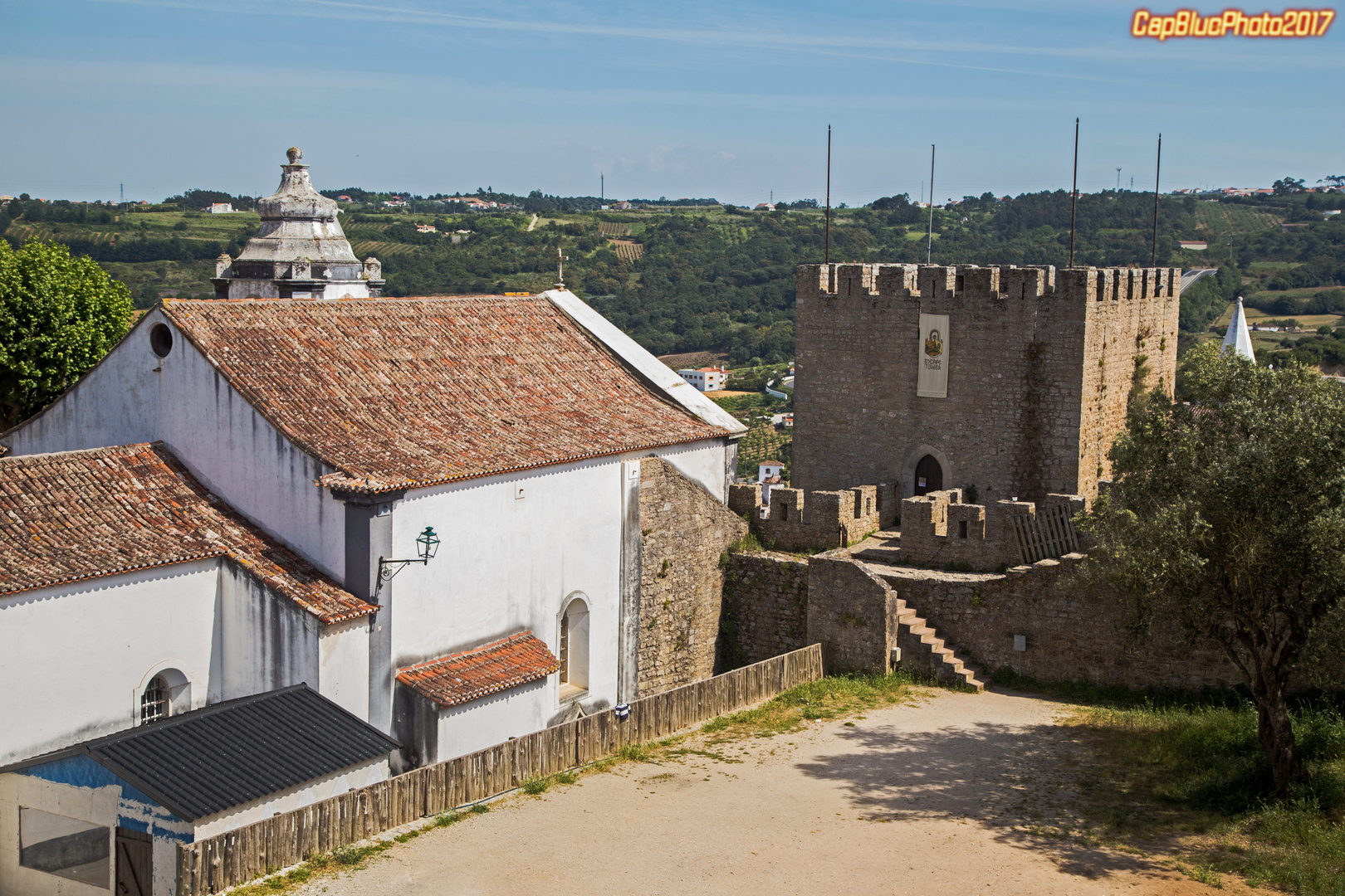 Wehrturm und Kirche in Obidos