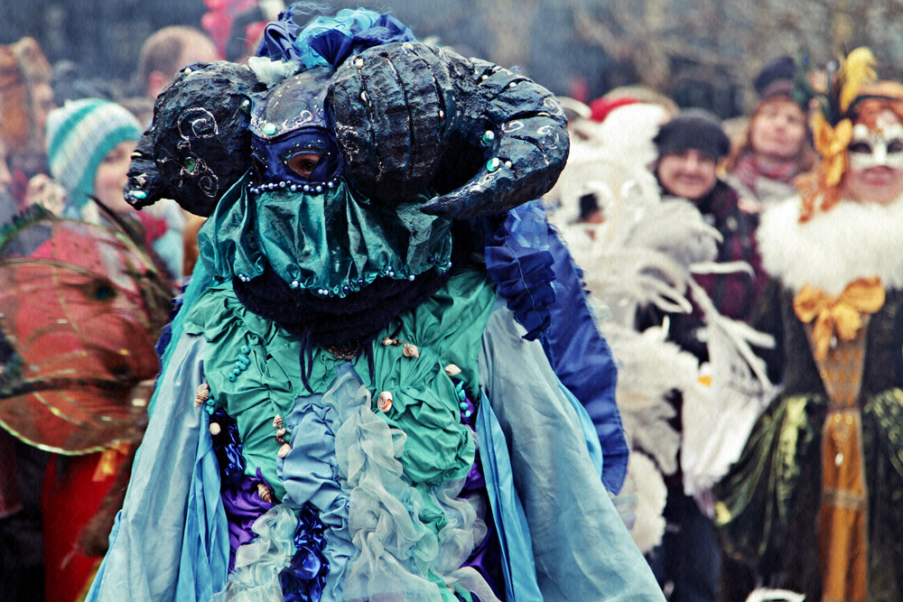 Weiber, Masken und andere Bräuche