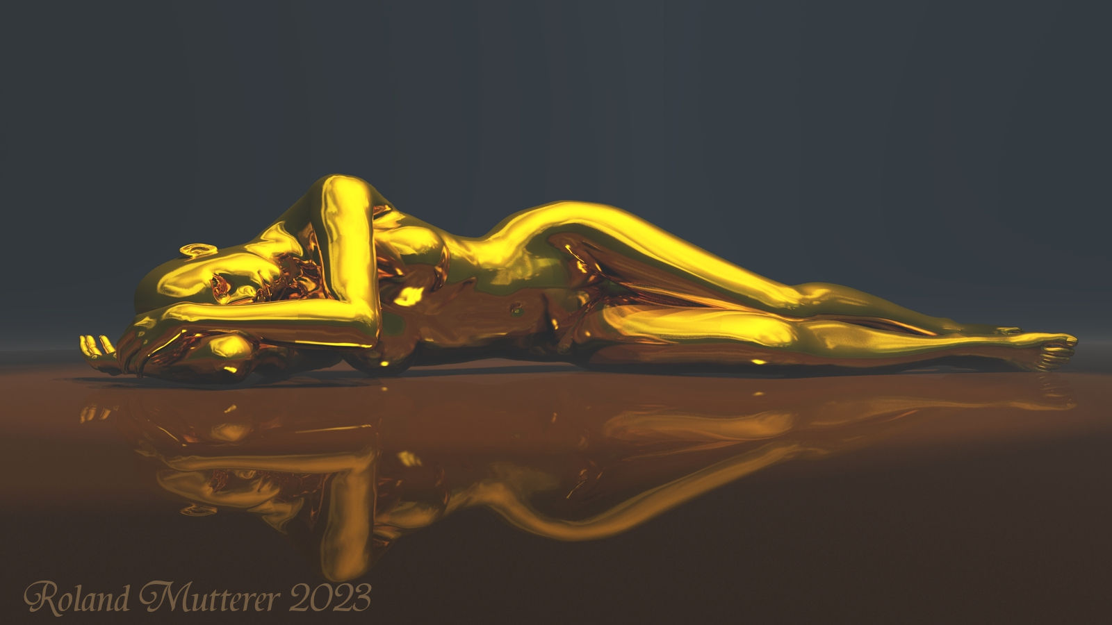 weibliche Statue aus Gold