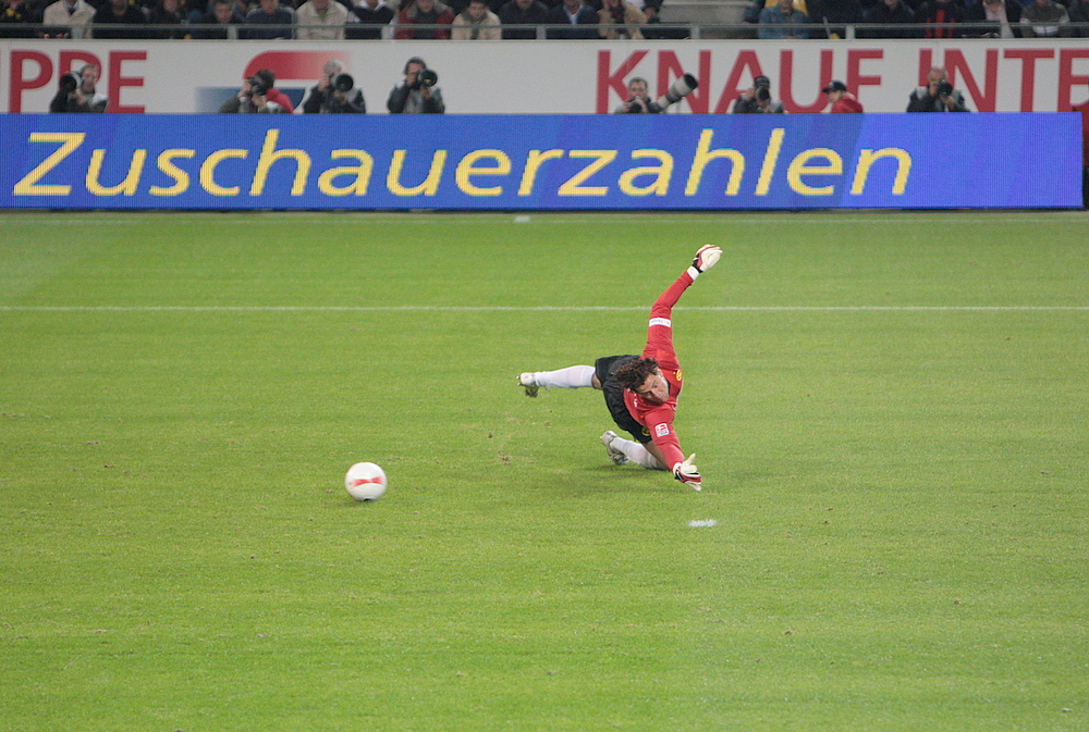 Weidenfeller hält nicht.