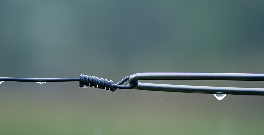 Weidezaun im Regen