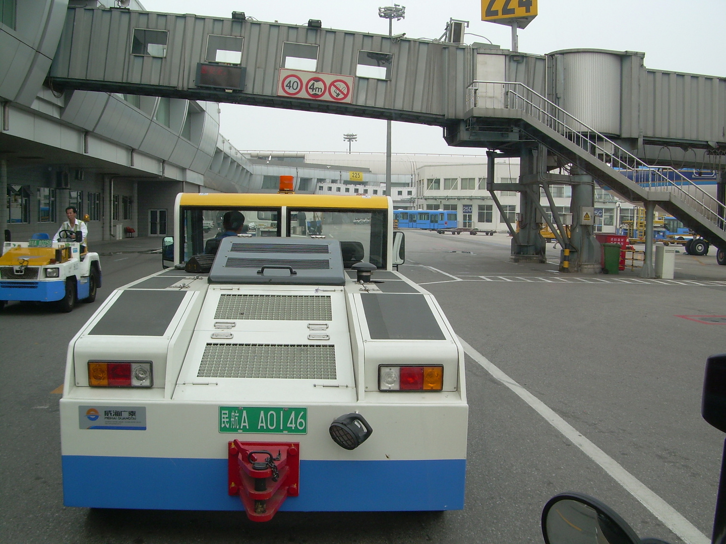 WEIHAI GUANGTAI tow tractor in Beijing Airport summer 2008