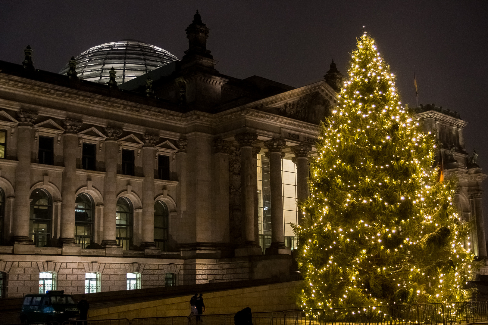 Weihnachtbaum vor dem Reichstag......