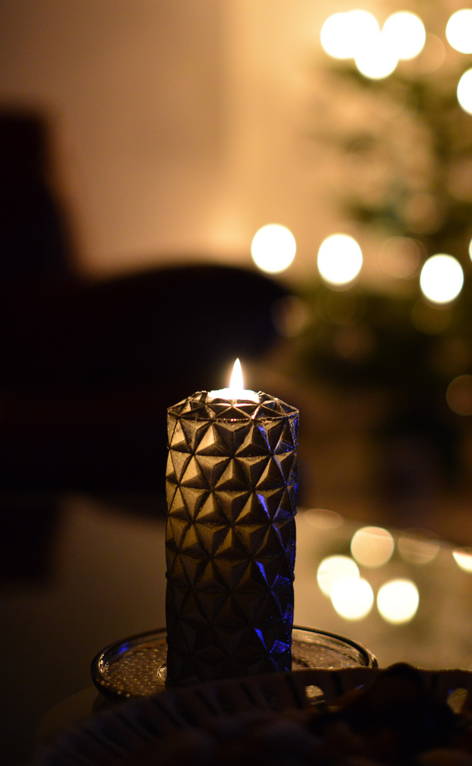 Weihnachten 2013 - stellt das Friedenslicht ins Zentrum