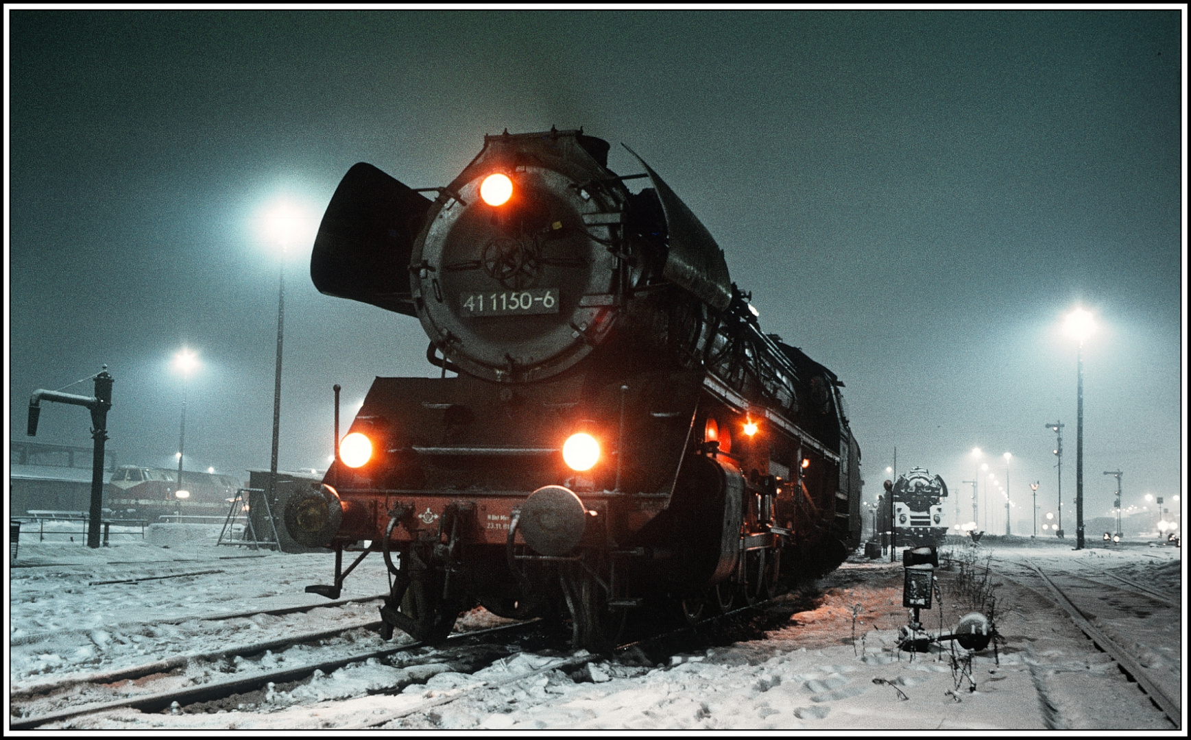 Weihnachten, Winter mit Schnee und noch Dampf 1981 im Bw Saalfeld > I