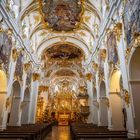 Weihnachtlich geschmückt: Stiftskirche zur Alten Kapelle in Regensburg