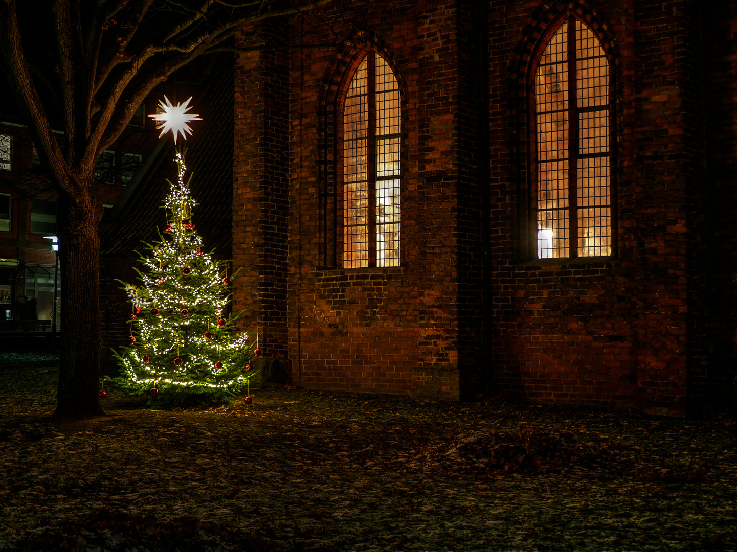 Weihnachtlich geschmückte Johanneskirche