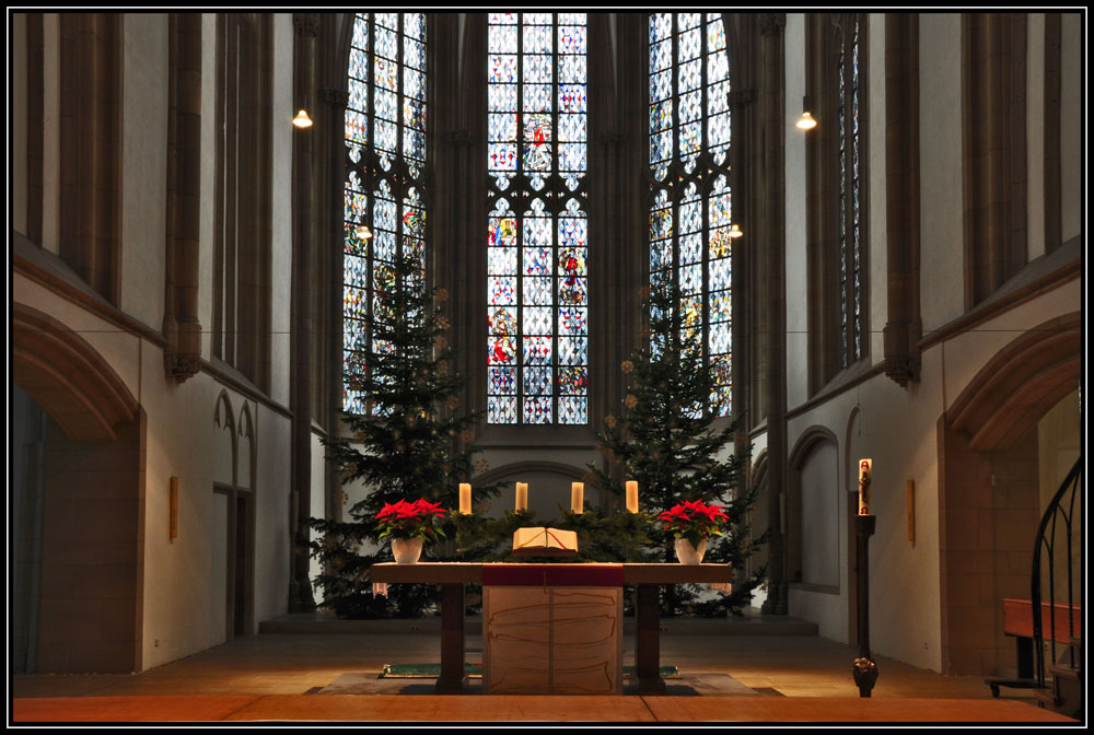 Weihnachtlich geschmückter Altar 2