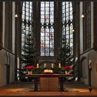 Weihnachtlich geschmückter Altar 2