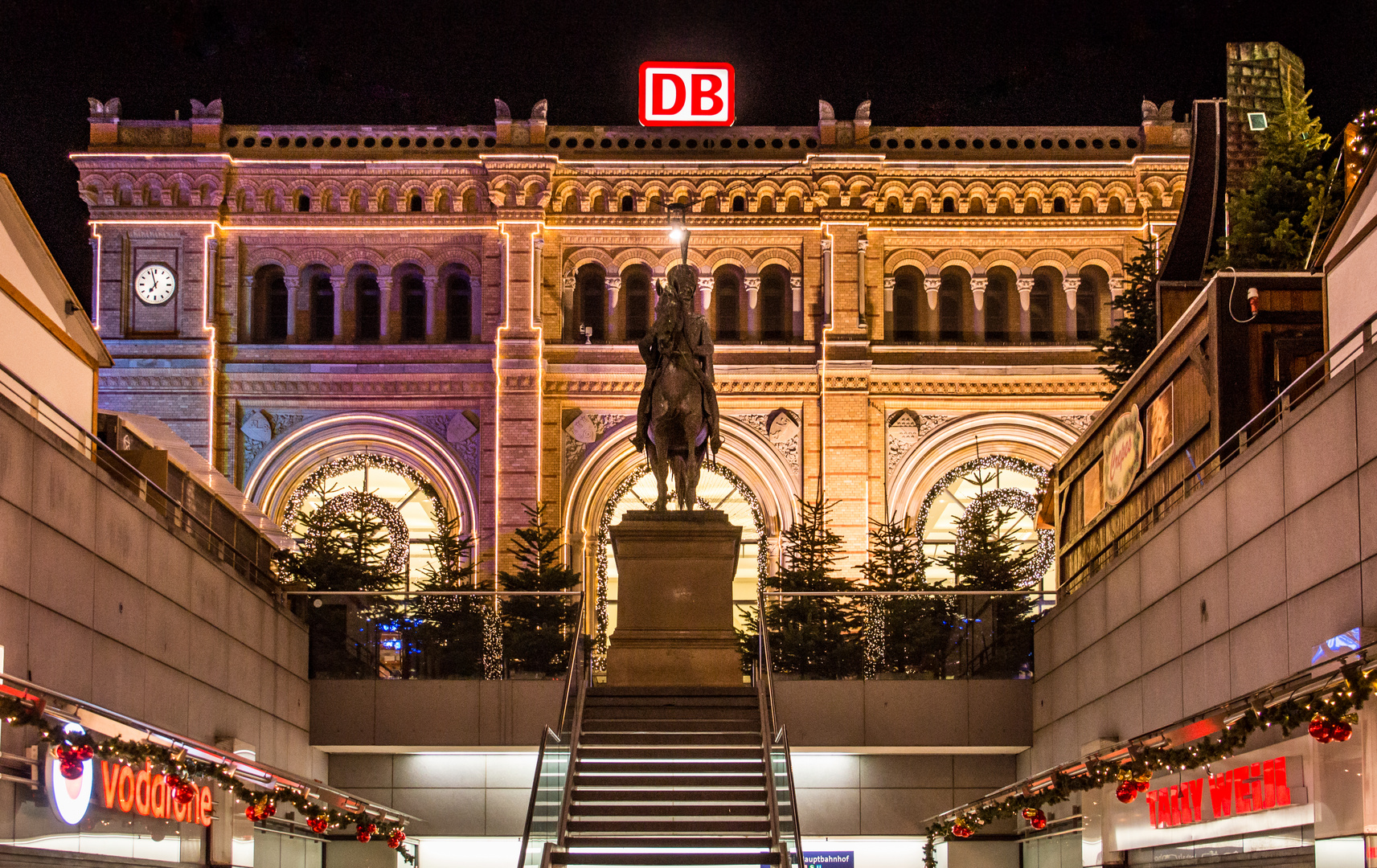 weihnachtlich geschmückter Hauptbahnhof - Hannover