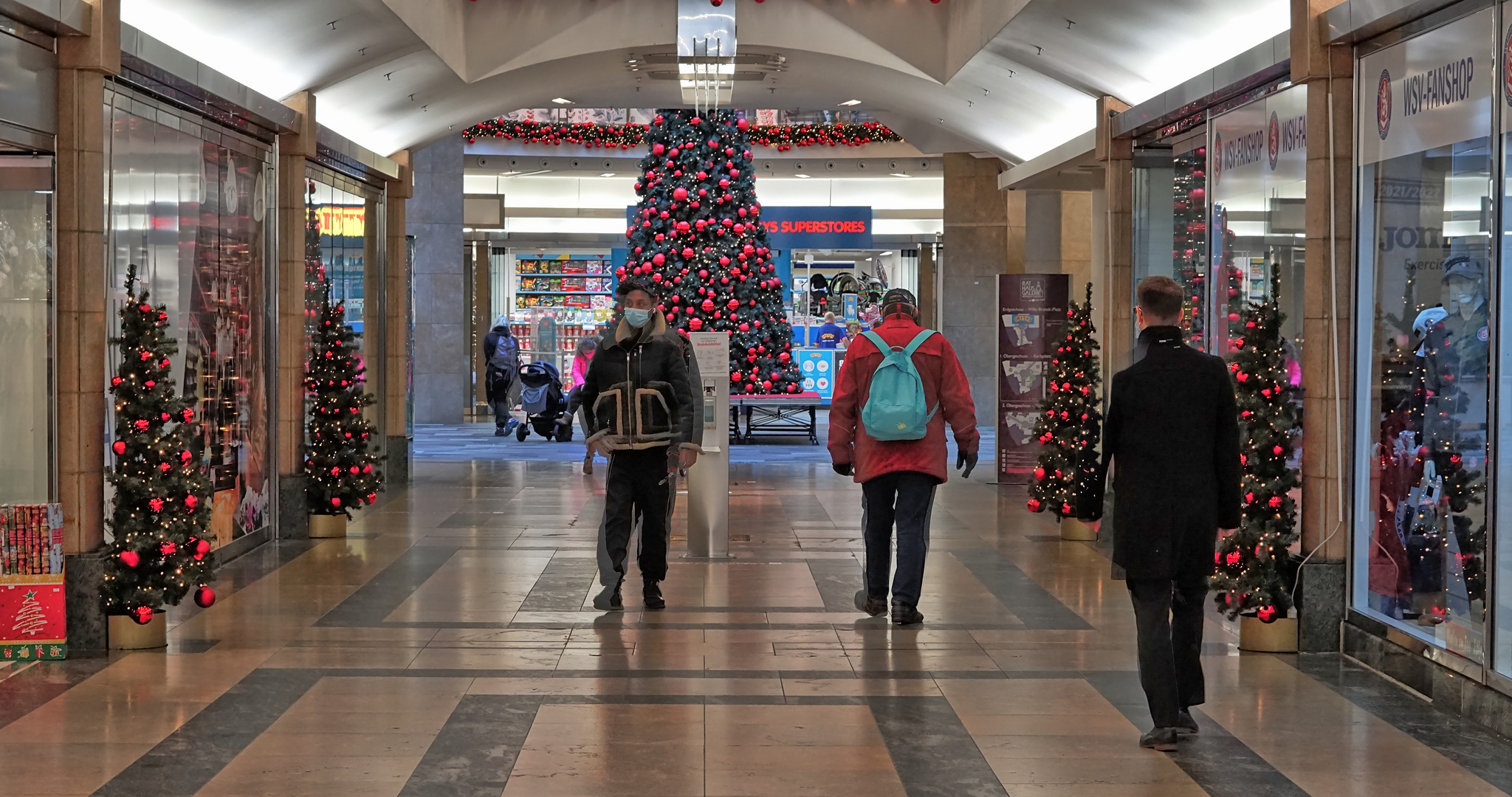 Weihnachtlich glänzet der Stall