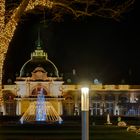 Weihnachtliche Lichter im Park