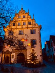 Weihnachtliche Stimmung am Sulzfelder Rathaus 
