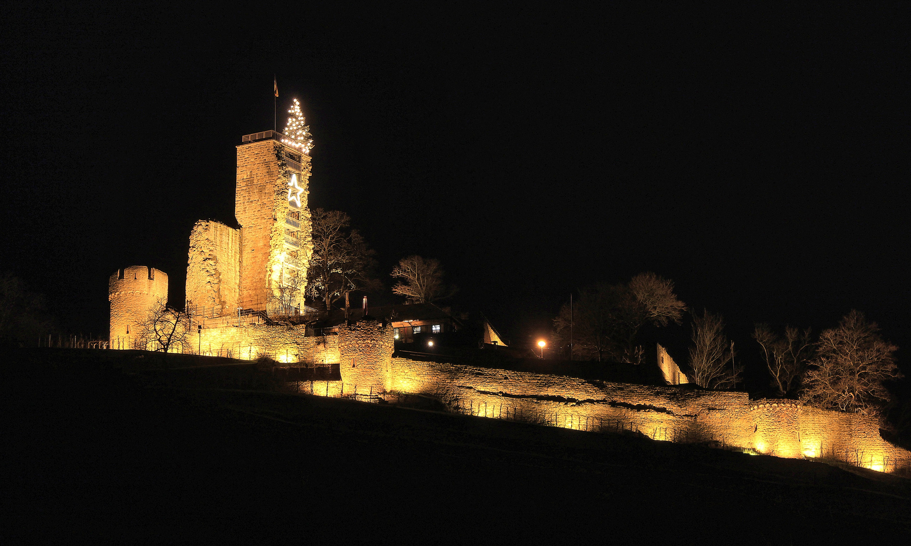 Weihnachtliche Wachtenburg