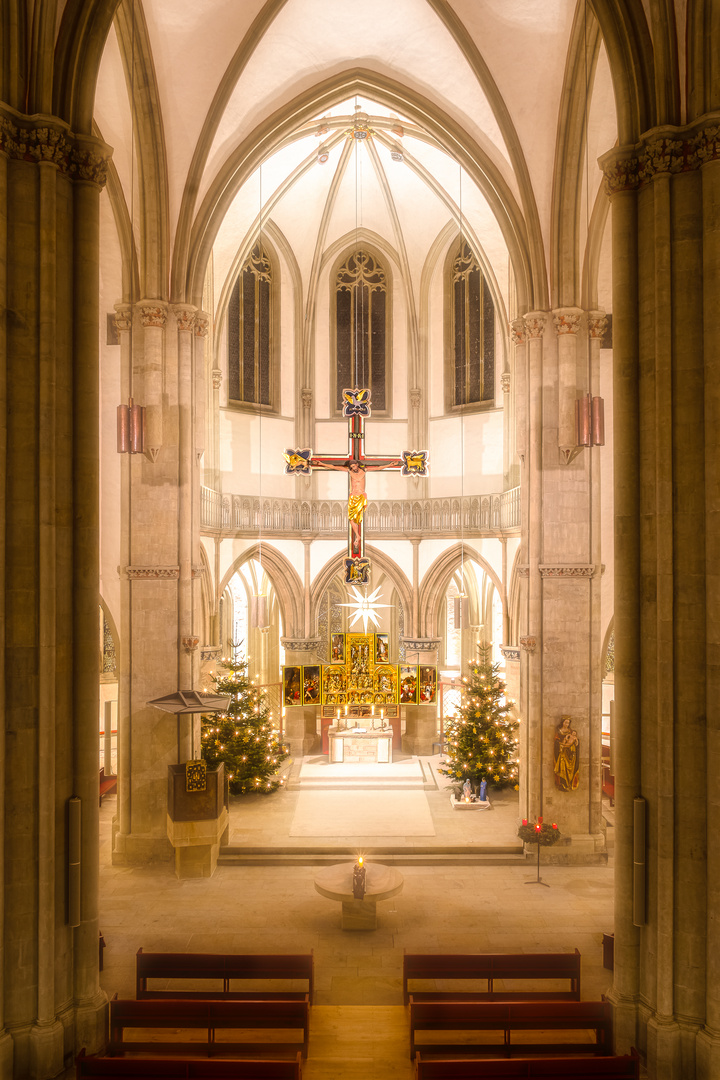 Weihnachtlicher Altarraum in der Marienkirche