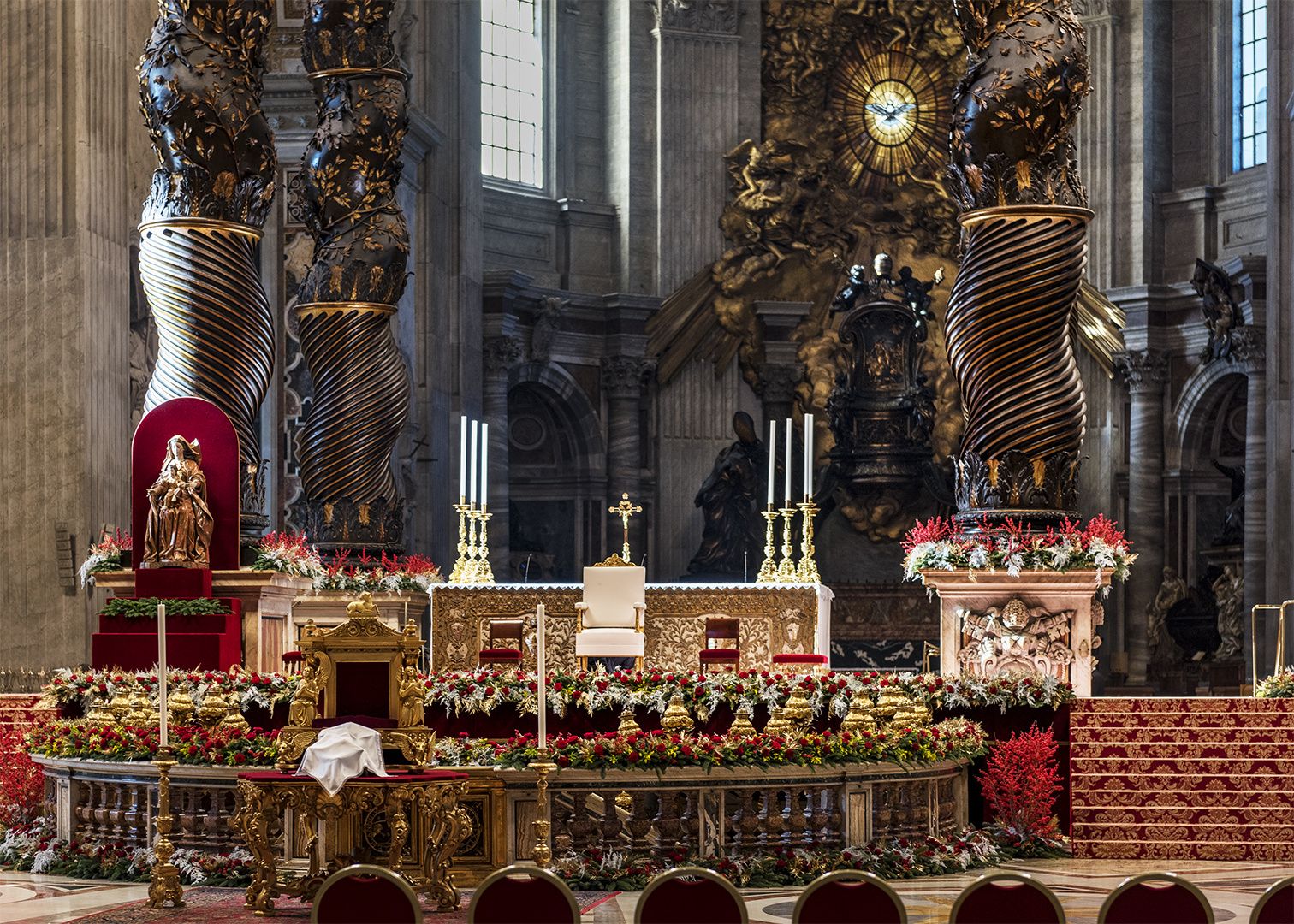 Weihnachtlicher Altarschmuck