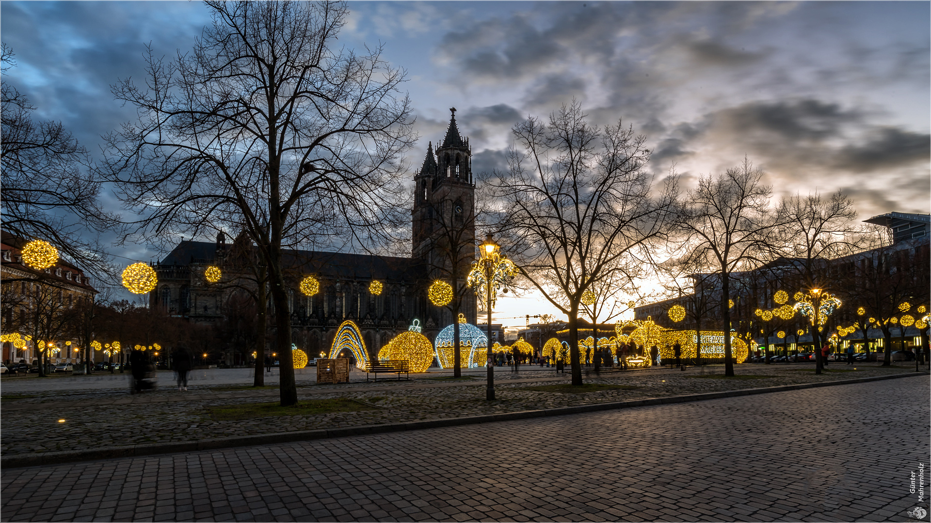 Weihnachtlicher Domplatz