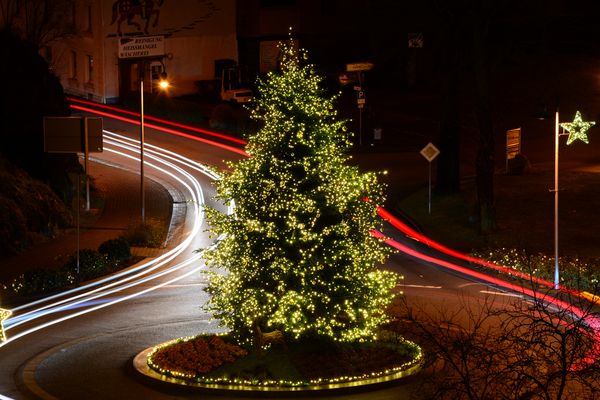 Weihnachtlicher Kreisel in Saarburg